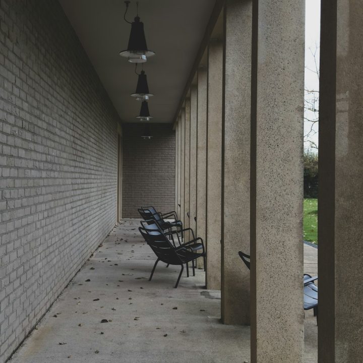 photo-1700328167446-412949dfde3d